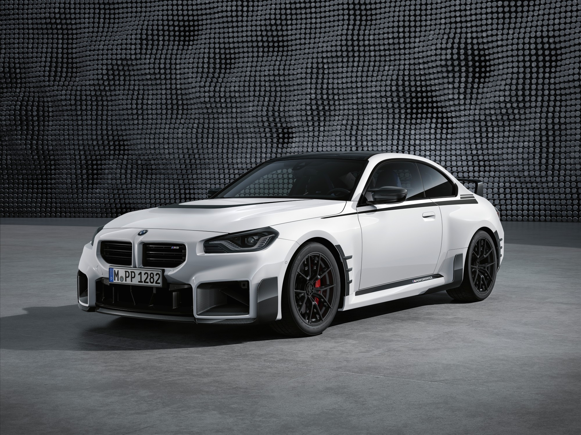 P90484609_lowRes_the-bmw-m-performanc