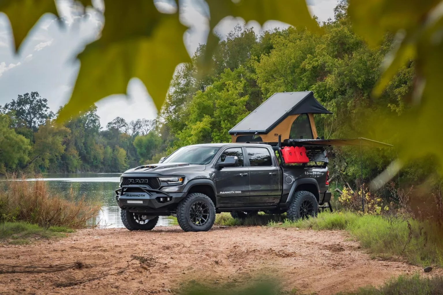 6b7f4e85a35216f457d35ffbbc267972.hennessey-mammoth-overland-graphite-Low-1-1536x1025