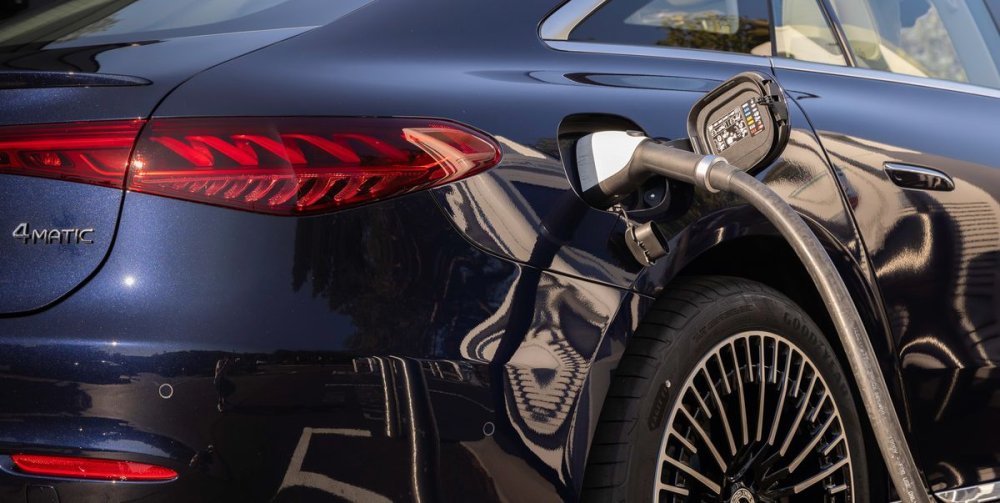 2022-mercedes-benz-eqs-450-61-1633909138