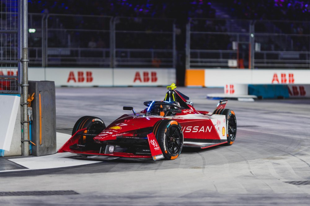 Nissan Formula E Team ends Season 9 in the points at London E-Prix (3)