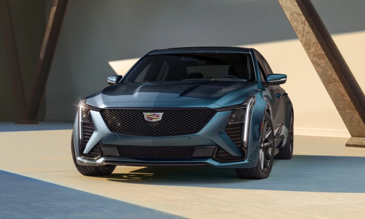2025-Cadillac-CT5-01