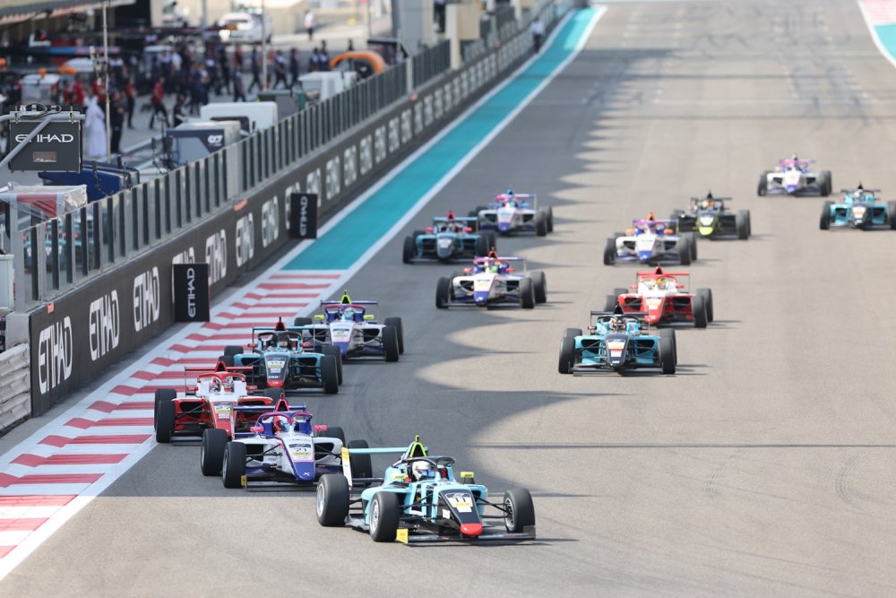 F4 UAE Race 1 (1)