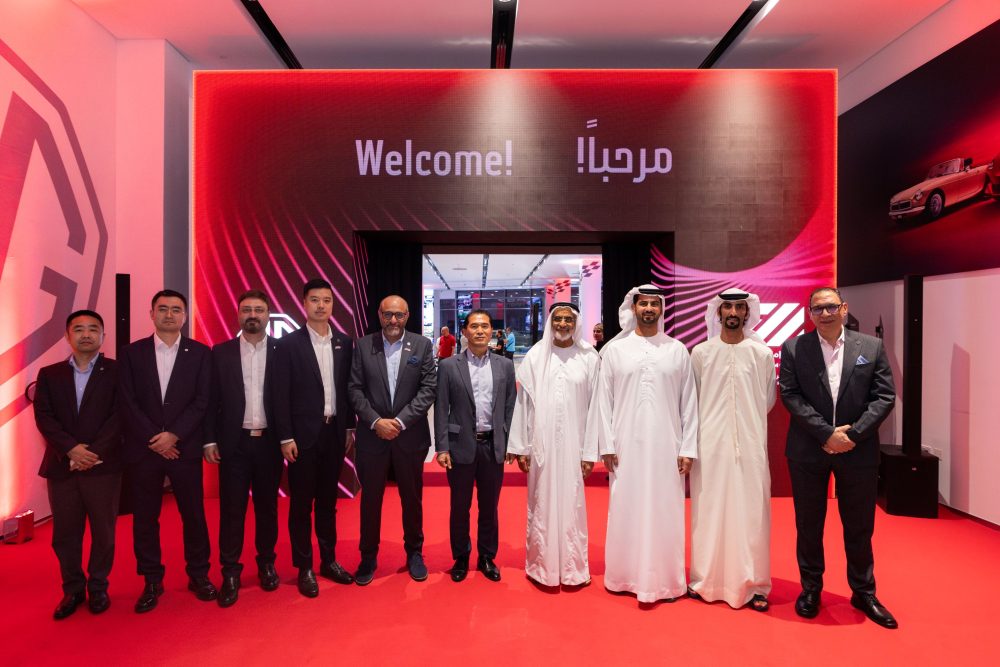 Image 2 - SAIC Motor Middle East and Ali & Sons Senior Executives