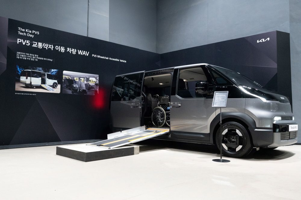 (Photo 5) Kia PV5 WAV