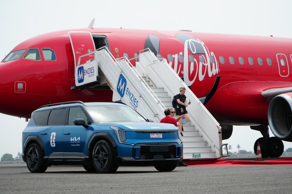 Image_1 Kia Supports the Coca-Cola FIFA World CupTM Trophy Tour